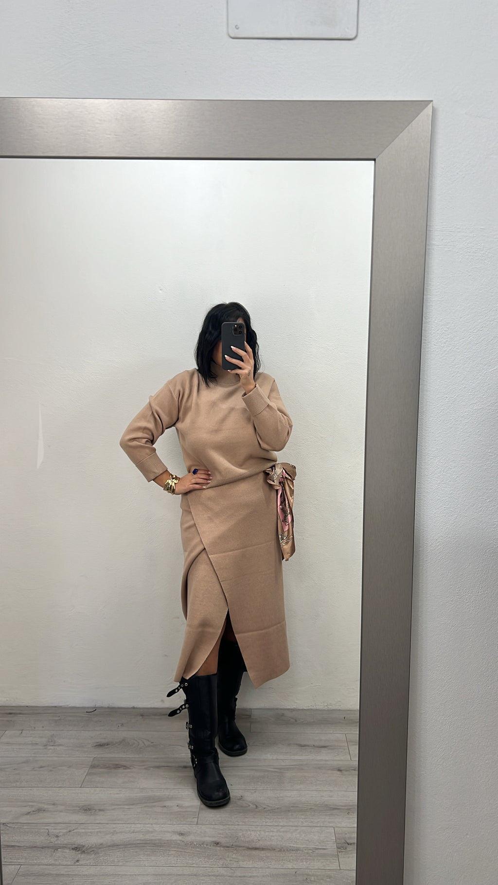 Set con gonna e maglione in due colori