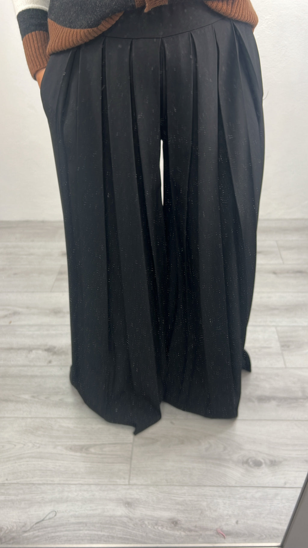 Pantalone plissettato in due colori