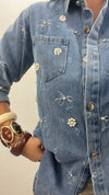 Camicia in jeans con fiori di perle